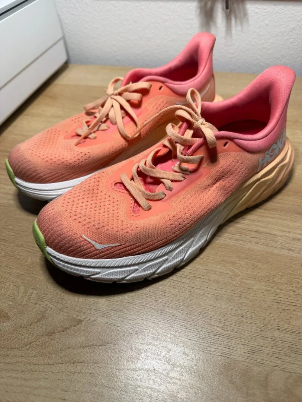HOKA Women's Arahi 7 'Papaya Coral' Running Shoes - Size 7